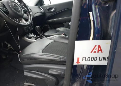 2019 Jeep Compass Latitude 4X4 from USA, damaged, VIN 3C4NJDBB0KT684157